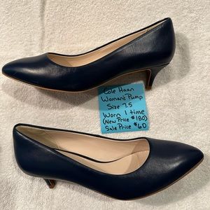𝅺COLE Haan Navy Leather Low Heel Pumps Worn Once